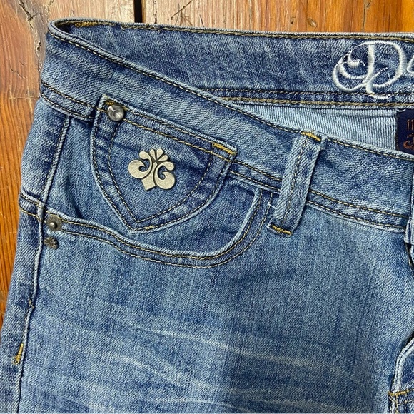 Dereon by Beyoncé Ladies Straight Leg Jeans Size 11/12 Embellished Fleur de Lis - Picture 3 of 9